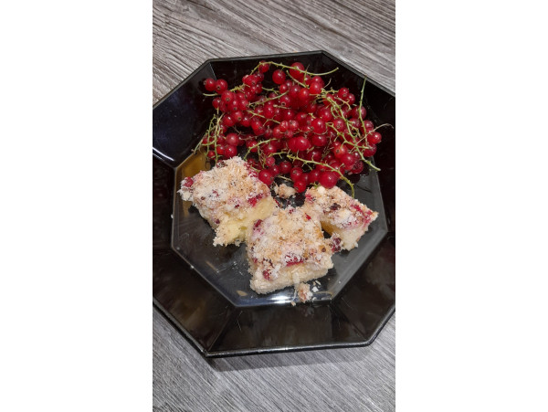 Rybízový koláček s kokosem