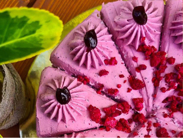 Dort borůvkový s ovocem